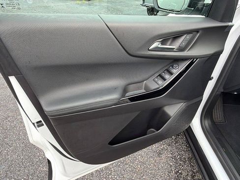 Used 2025 Chevrolet Equinox LT w/ Safety and Technology Package FWD image 14