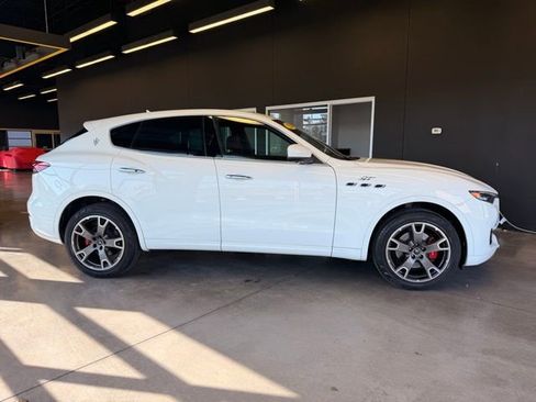 Used 2023 Maserati Levante GT AWD/4WD image 6