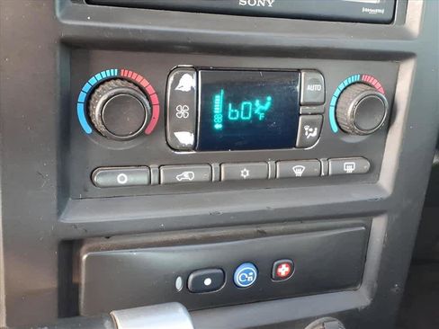 Used 2005 HUMMER H2 SUT w/ Preferred Equipment Group image 16