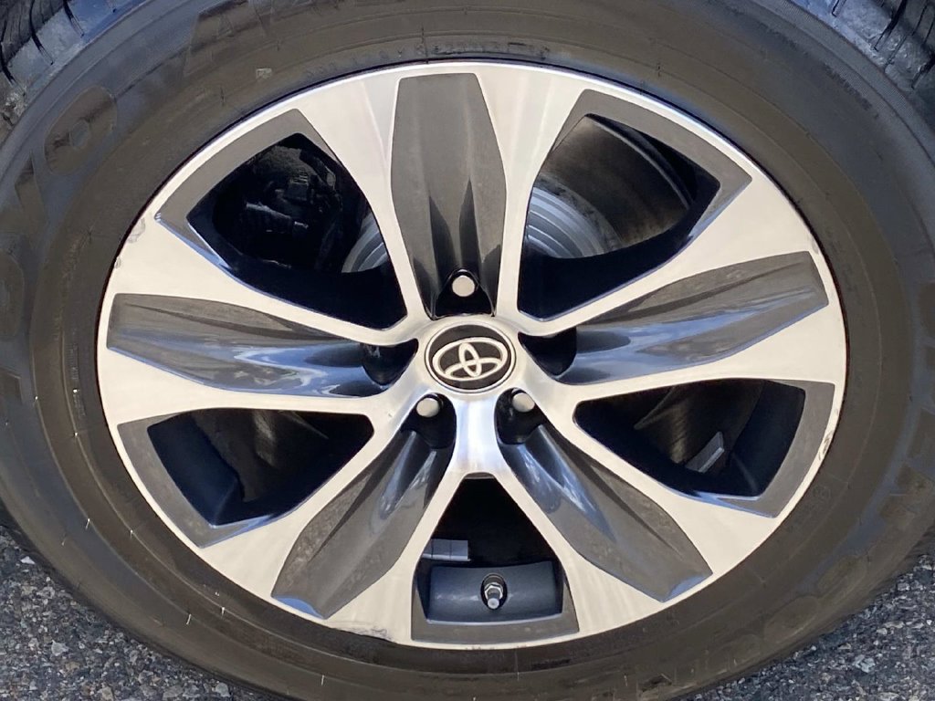 Used 2023 Toyota Highlander XLE AWD/4WD image 31