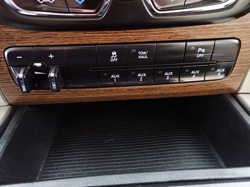 Used 2014 RAM 2500 Laramie w/ HD Snow Plow Prep Group AWD/4WD image 9