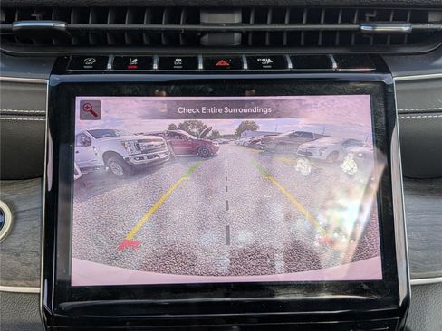 Used 2023 Jeep Grand Cherokee Limited AWD/4WD image 34