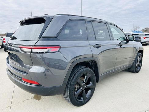 Used 2023 Jeep Grand Cherokee Altitude image 38