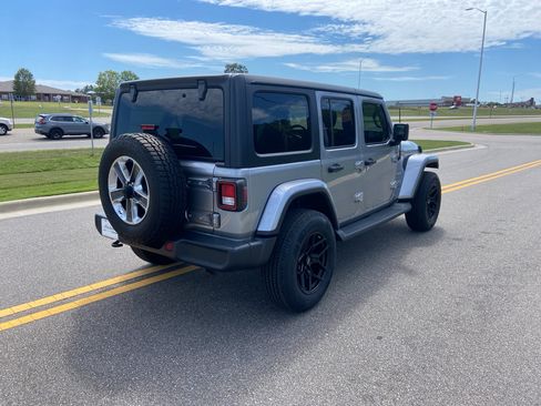 Used 2020 Jeep Wrangler Unlimited Sahara image 7