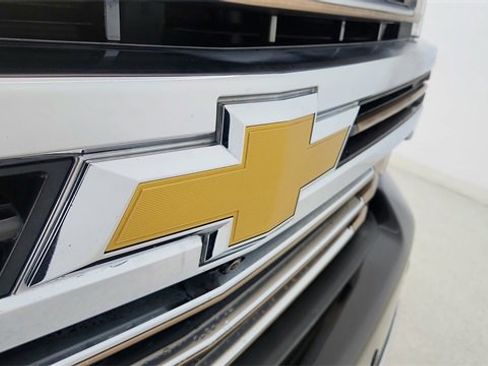 Used 2021 Chevrolet Silverado 1500 High Country w/ Technology Package image 16