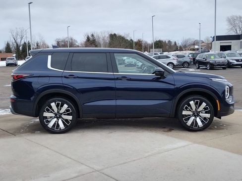 New 2026 Mitsubishi Outlander SE image 15