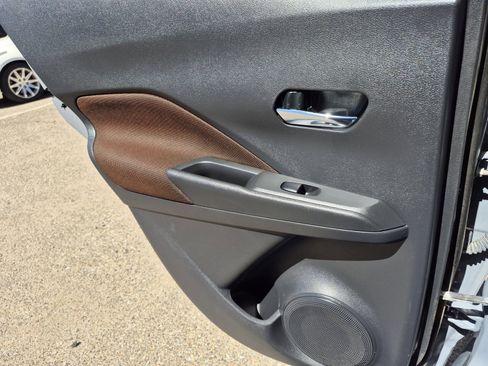 Used 2022 Nissan Kicks SR image 19