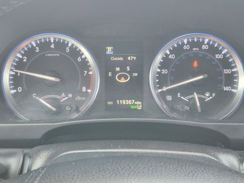 Used 2017 Toyota Highlander SE image 15