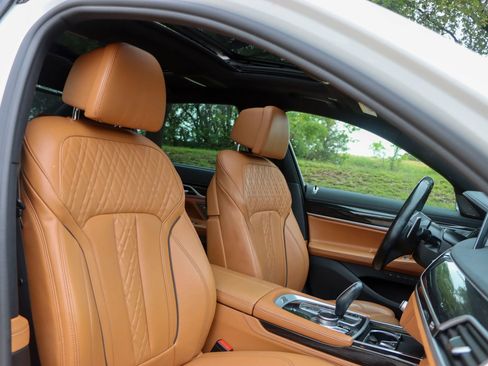 Used 2020 BMW 740i w/ M Sport Package image 21