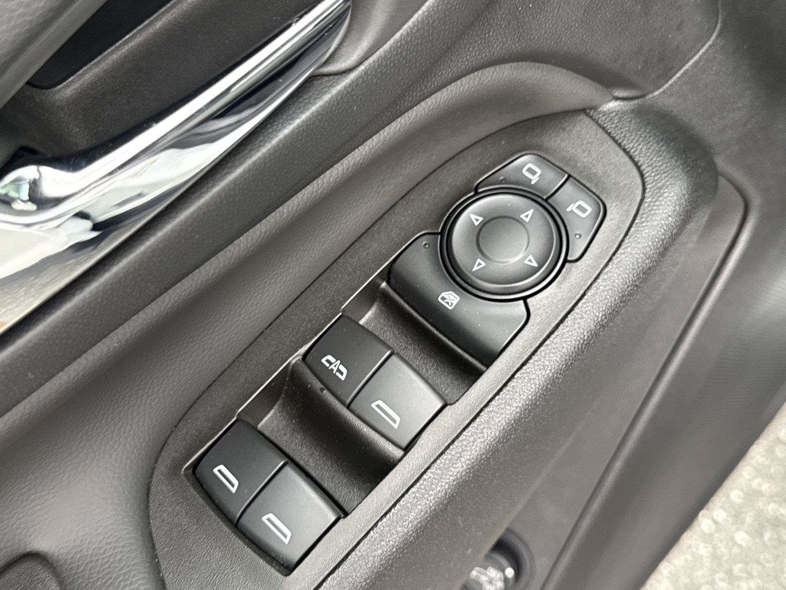 Used 2023 Chevrolet Equinox LT FWD image 18