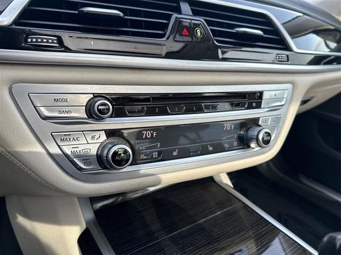 Used 2018 BMW 740i xDrive image 32