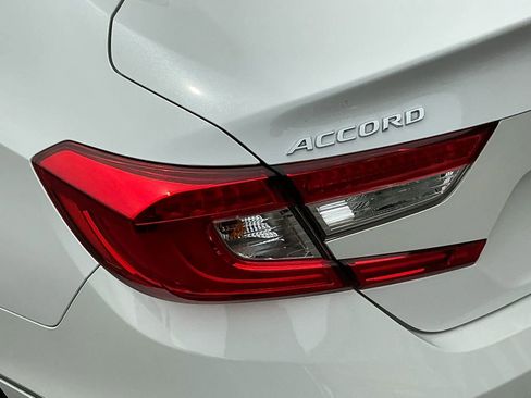 Used 2018 Honda Accord Touring image 24