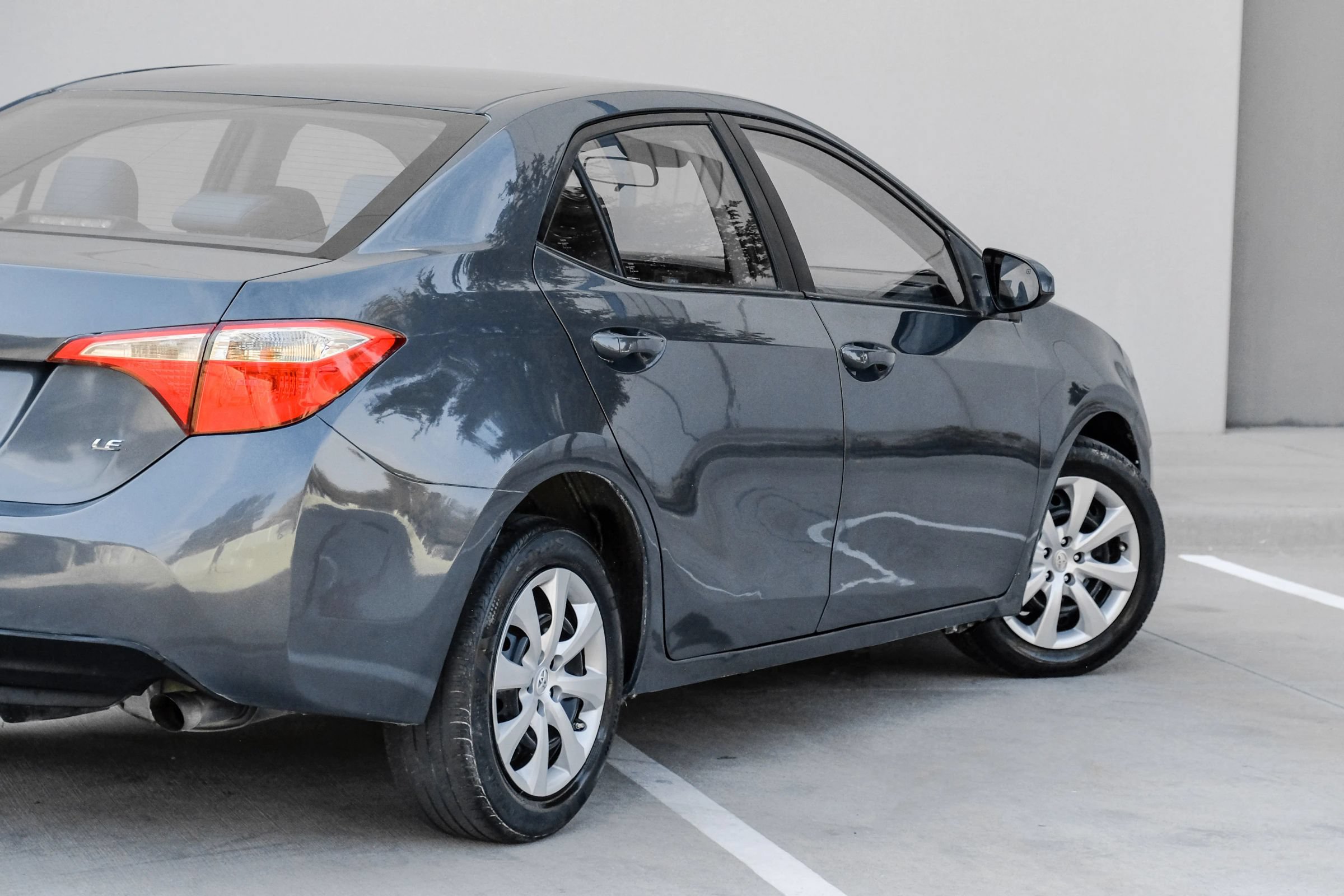 Used 2018 Toyota Corolla LE FWD image 13