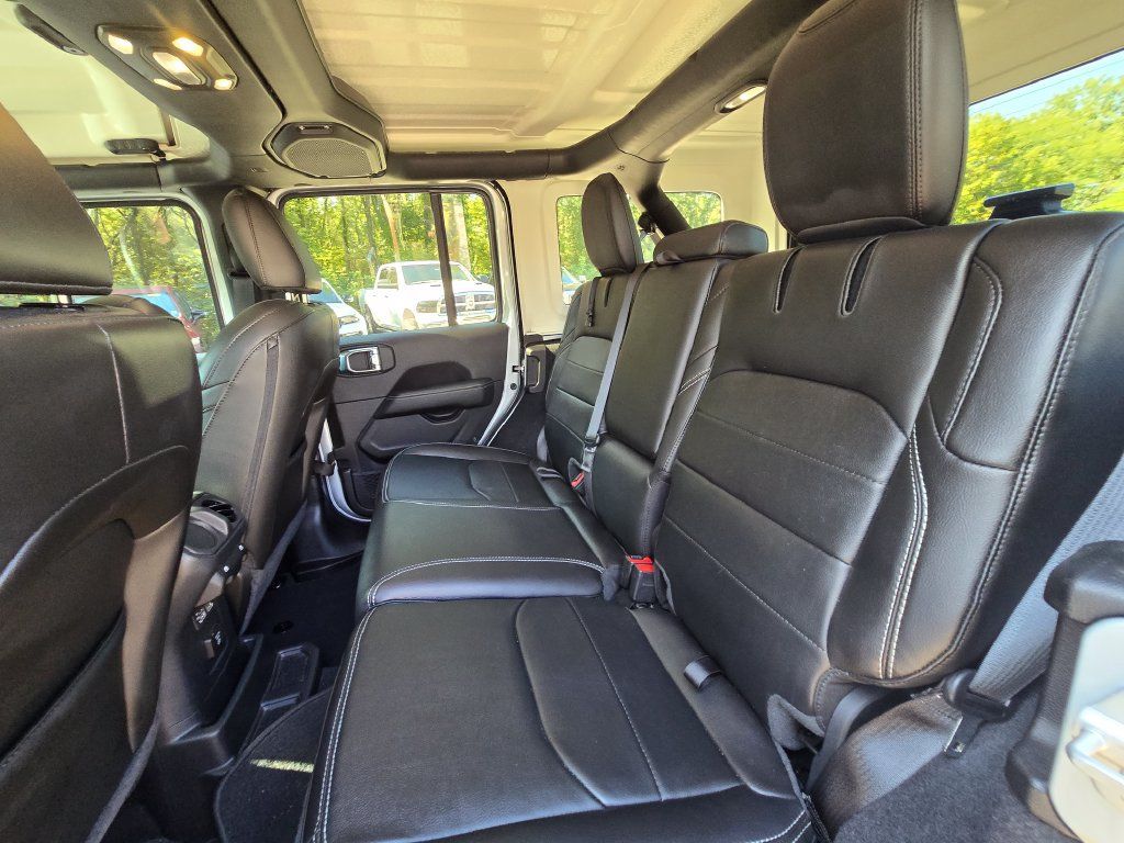 Used 2023 Jeep Wrangler Unlimited Sahara w/ Cold Weather Group AWD/4WD image 25