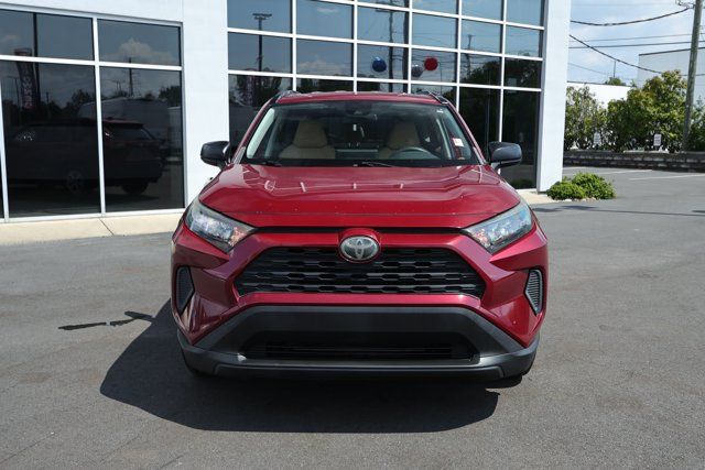Used 2019 Toyota RAV4 LE FWD image 2