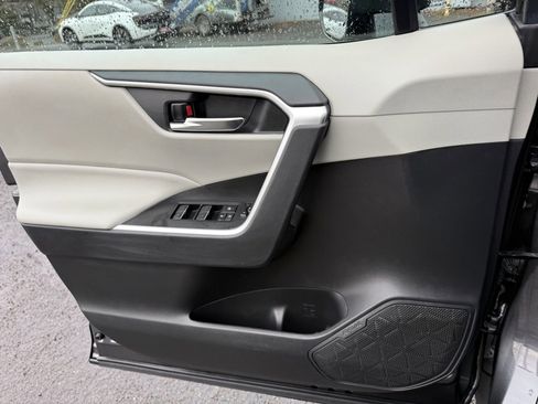 Certified 2022 Toyota RAV4 XLE image 23