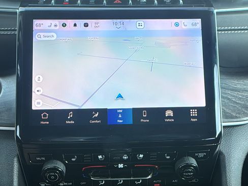 Used 2023 Jeep Grand Cherokee Limited w/ Luxury Tech Group II RWD image 24