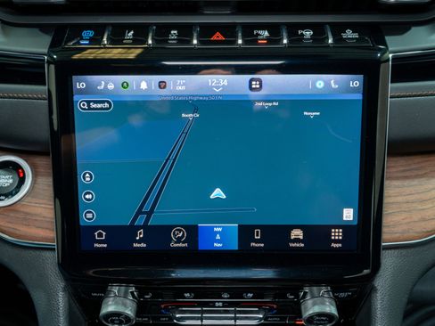 Used 2023 Jeep Grand Cherokee Summit w/ Advanced Protech Group IV AWD/4WD image 21