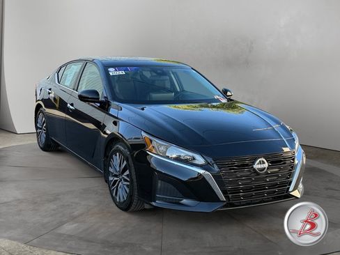 Used 2024 Nissan Altima 2.5 SV w/ SV Premium Package FWD image 1