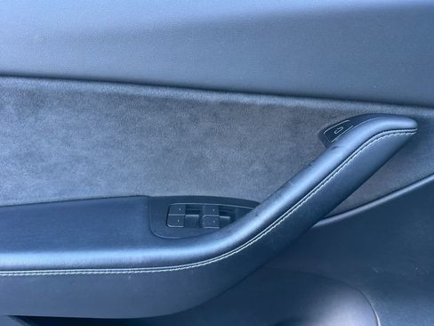 Used 2022 Tesla Model Y Performance image 12