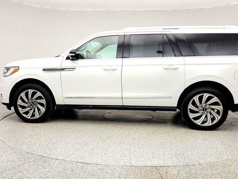 Used 2022 Lincoln Navigator L Reserve image 8