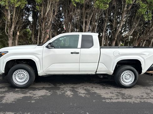 Used 2024 Toyota Tacoma SR image 7