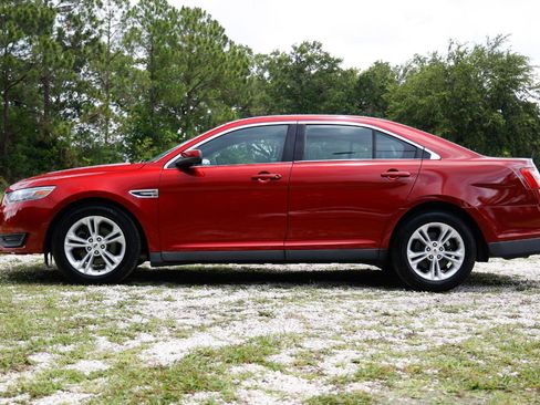 Used 2013 Ford Taurus SEL FWD image 3