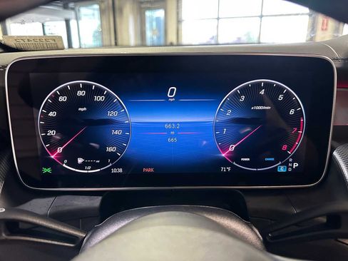 Used 2024 Mercedes-Benz GLC 300 4MATIC image 23