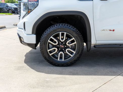 Used 2025 GMC Sierra 1500 AT4 w/ AT4 Premium Package AWD/4WD image 32