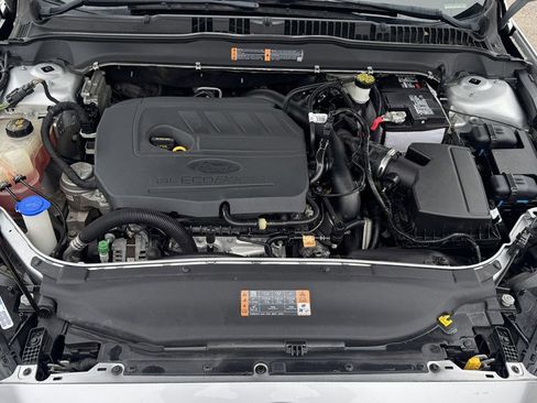 Used 2018 Ford Fusion SE w/ Fusion SE Technology Package image 10