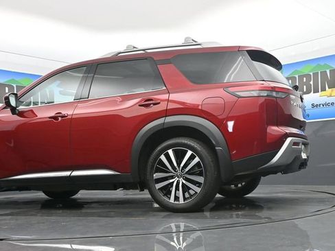 Used 2024 Nissan Pathfinder Platinum w/ Cargo Package image 23