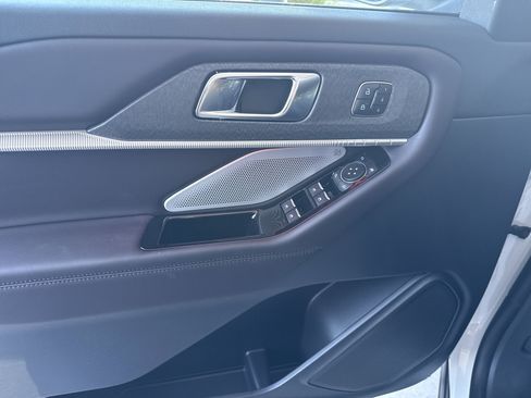 New 2026 Ford Explorer Platinum image 23