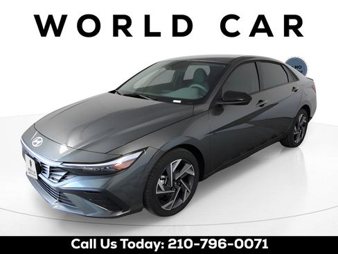 Used 2025 Hyundai Elantra Sport FWD image 3