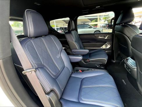 Certified 2026 INFINITI QX80 4WD w/ Sport Exterior Package image 40