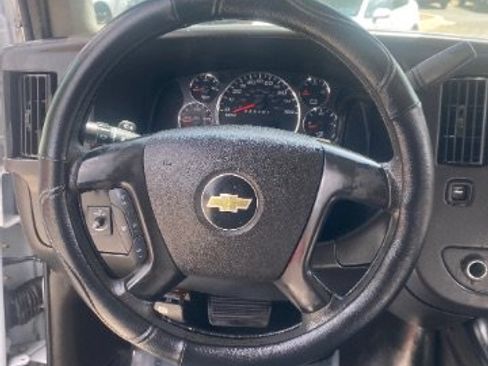 Used 2016 Chevrolet Express 3500 LS RWD image 16