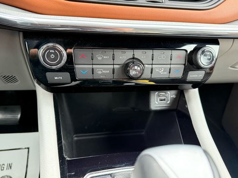 Used 2024 Jeep Compass Limited image 22