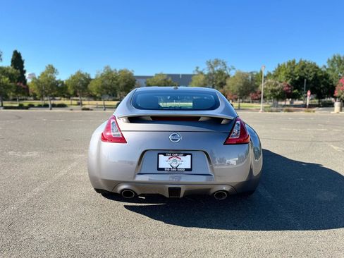 Used 2010 Nissan 370Z Touring w/ Sport Pkg RWD image 6