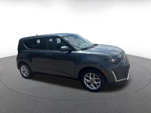 Used 2025 Kia Soul LX w/ LX Technology Package FWD image 2