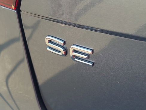 Used 2023 Volkswagen Tiguan SE image 29