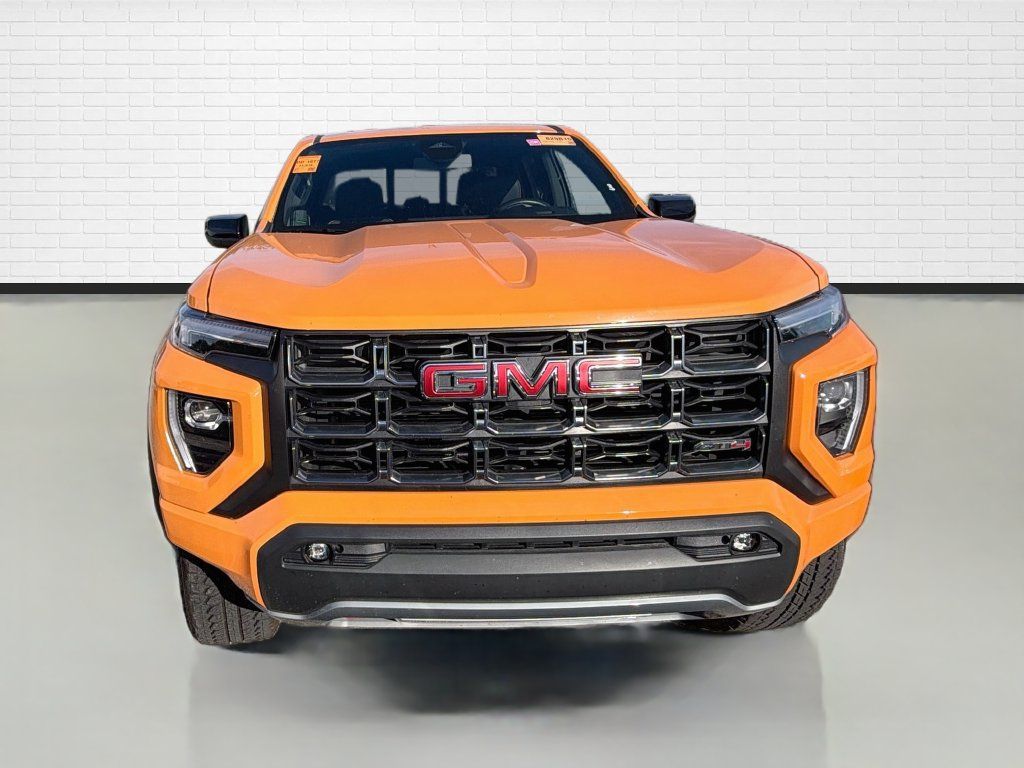 Used 2025 GMC Canyon AT4 w/ Nightfall Edition AWD/4WD image 2