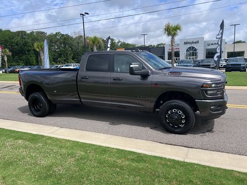 New 2026 RAM 3500 Big Horn AWD/4WD image 5
