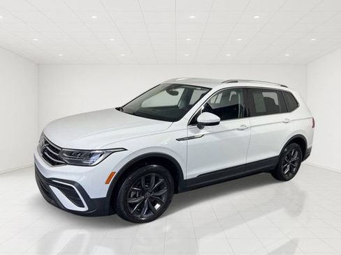 Used 2022 Volkswagen Tiguan SE AWD/4WD image 3