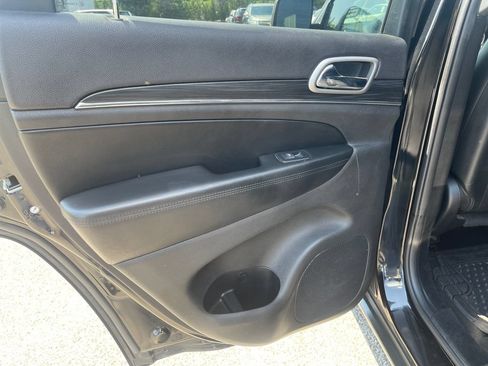 Used 2019 Jeep Grand Cherokee Limited AWD/4WD image 15