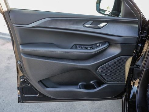 New 2025 Jeep Grand Cherokee Altitude image 22