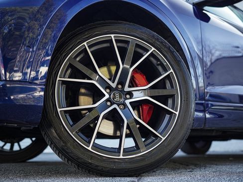 Used 2019 Audi Q8 Prestige w/ Adaptive Chassis Package image 18