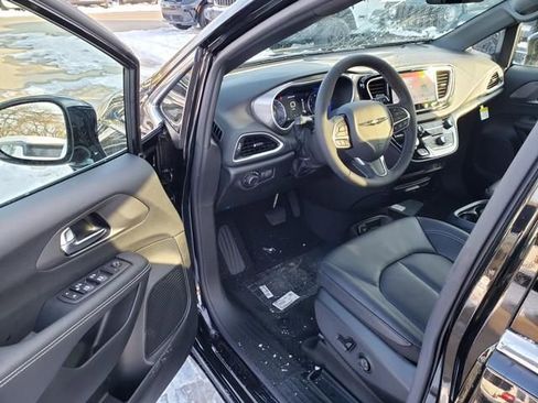 New 2026 Chrysler Voyager LX image 6