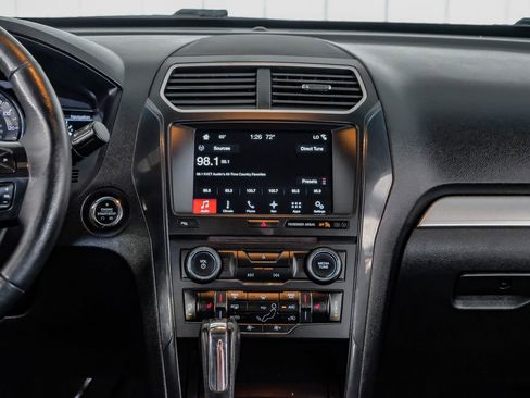 Used 2017 Ford Explorer XLT w/ Equipment Group 202A image 24