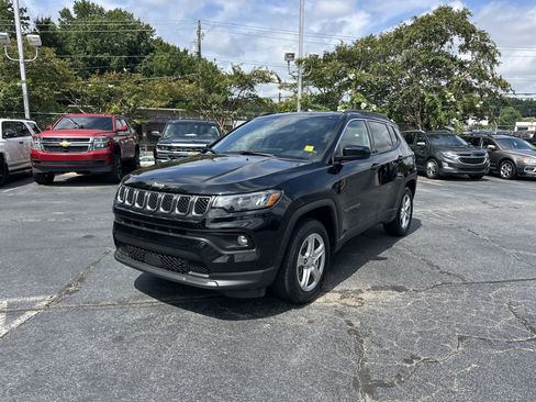 Used 2024 Jeep Compass Latitude AWD/4WD image 5