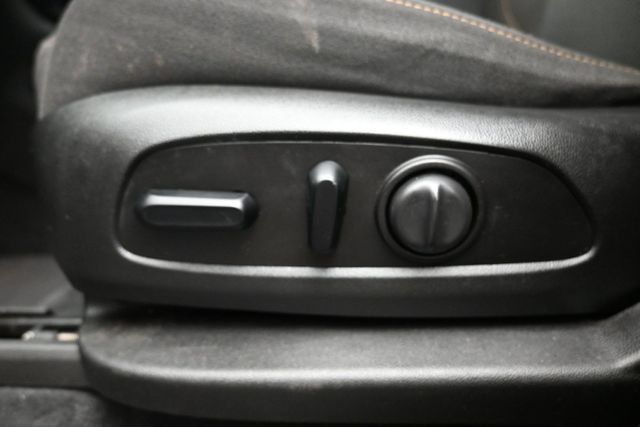 Used 2021 Chevrolet Traverse LT w/ LPO, Blackout Package FWD image 22