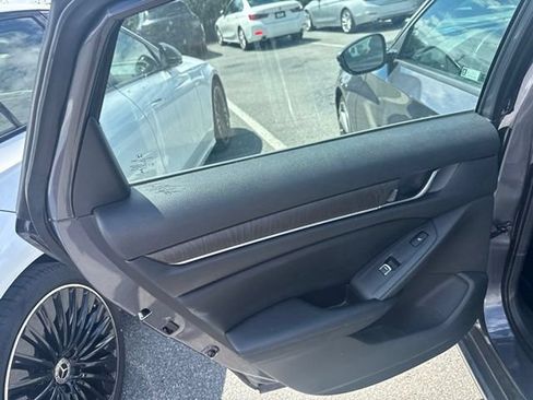 Used 2018 Honda Accord Touring image 13